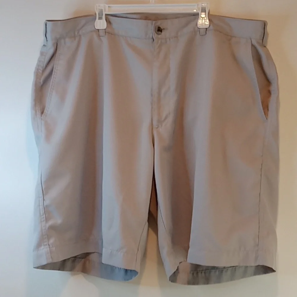 PGA Tour Golf Shorts Boat Casual Khaki Shorts Men's Sz 40 Side Pockets EUC NICE!
